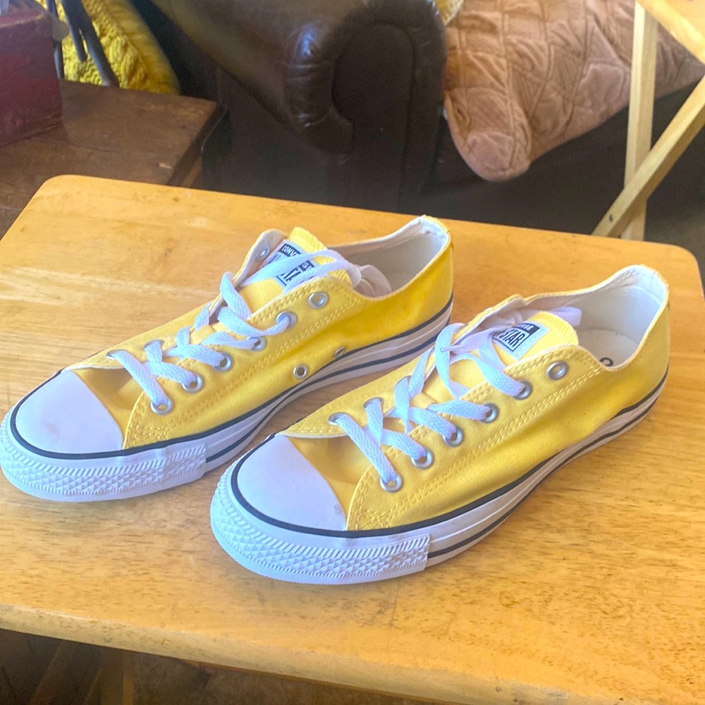 Brand New! Never worn!! Fun yellow Chuck Taylor Converse low tops